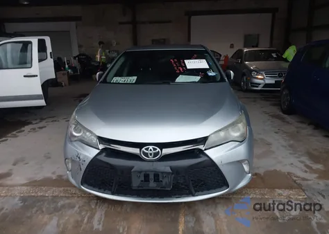 2015 Toyota Camry Se z USA, uszkodzony, nr VIN 4T1BF1FK6FU499809